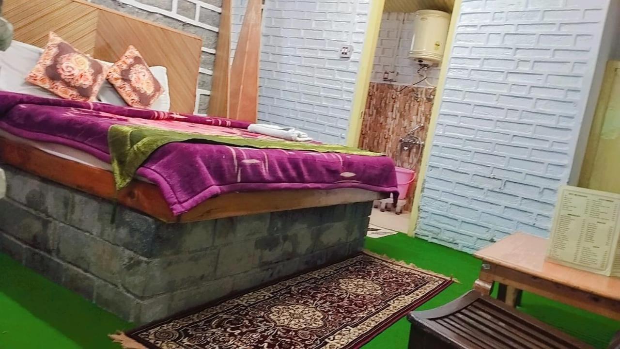 Hotel Seraj International Manāli Kültér fotó