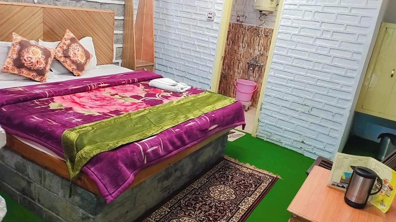Hotel Seraj International Manāli Kültér fotó