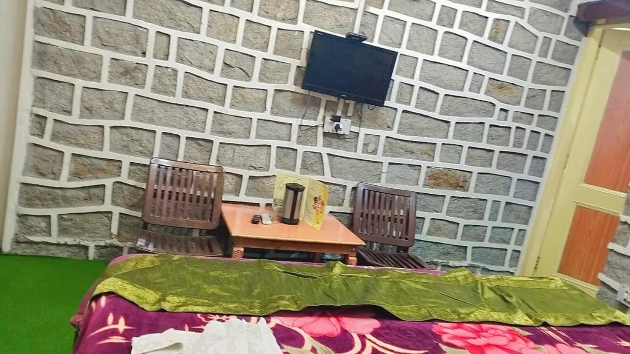 Hotel Seraj International Manāli Kültér fotó