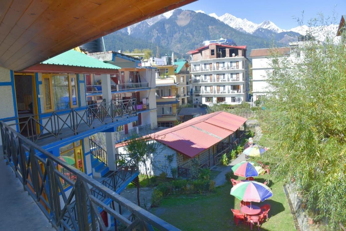 Hotel Seraj International Manāli Kültér fotó