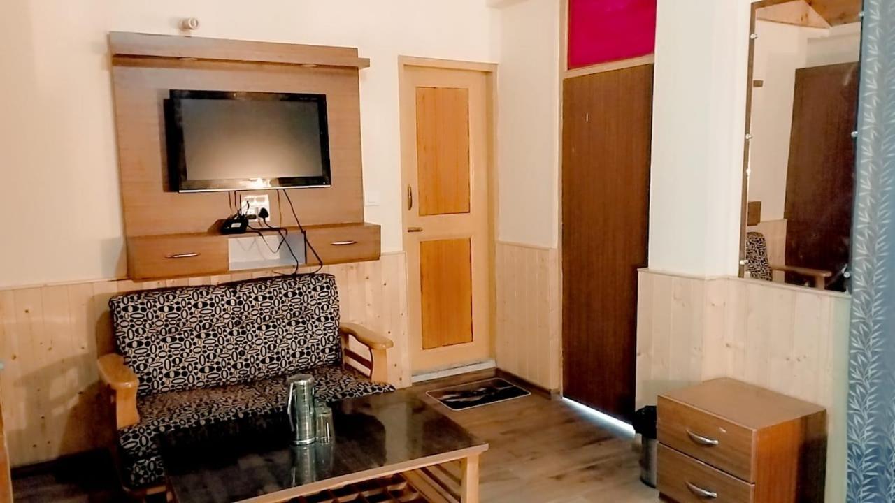 Hotel Seraj International Manāli Kültér fotó