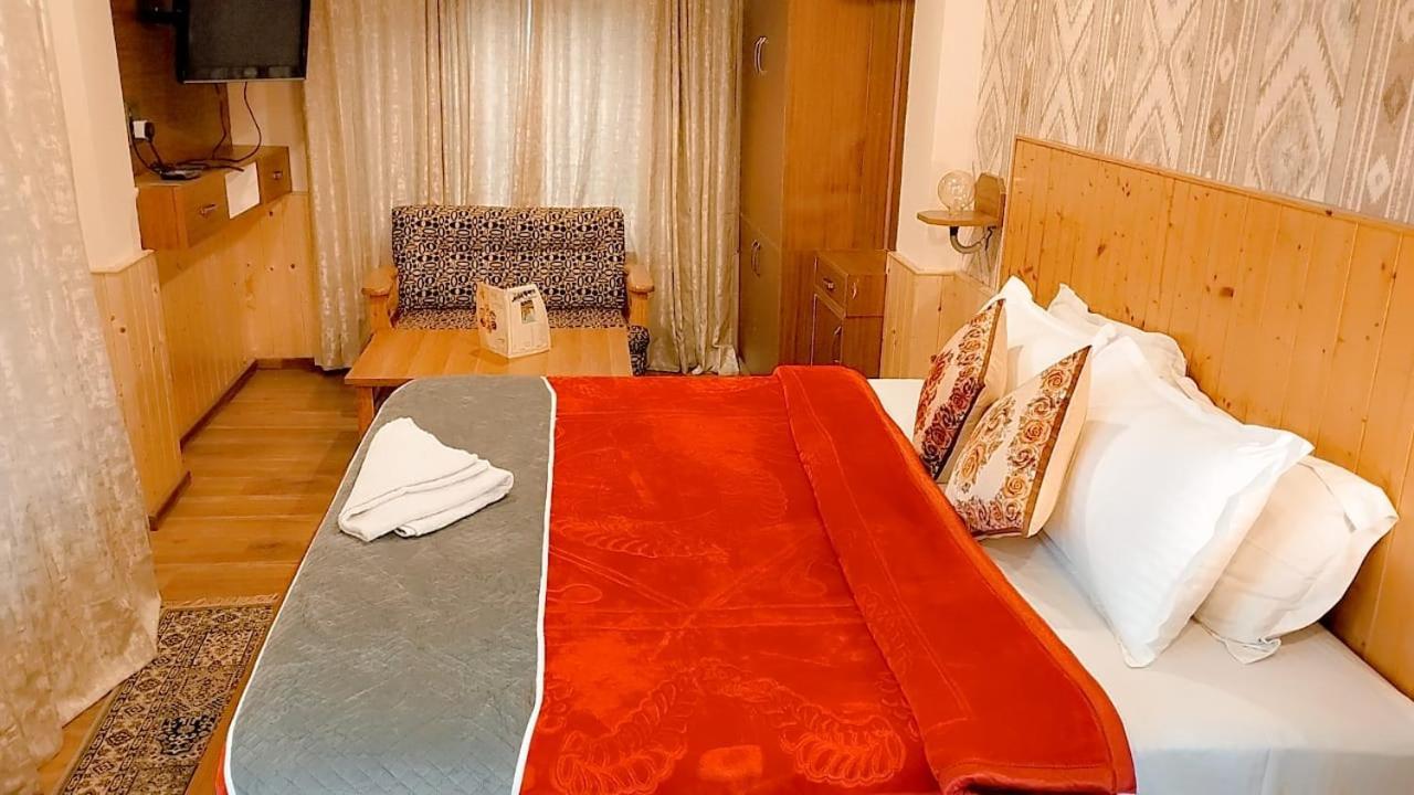Hotel Seraj International Manāli Kültér fotó