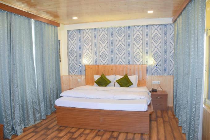Hotel Seraj International Manāli Kültér fotó