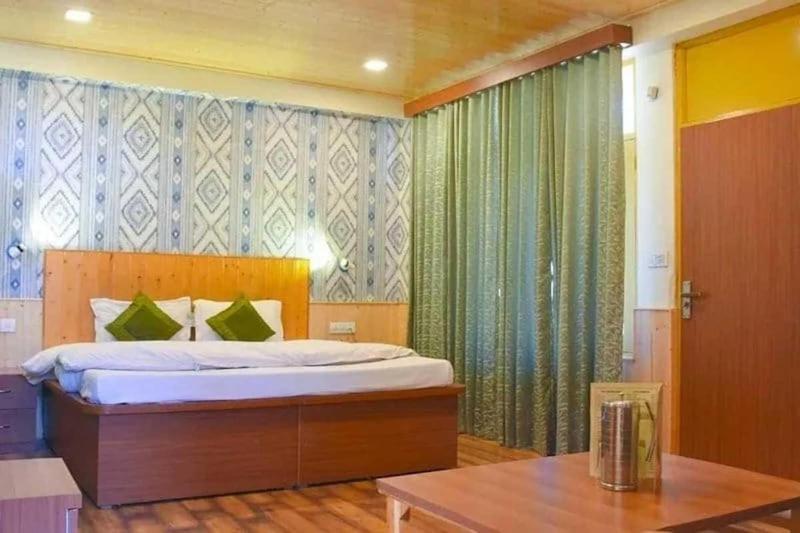 Hotel Seraj International Manāli Kültér fotó